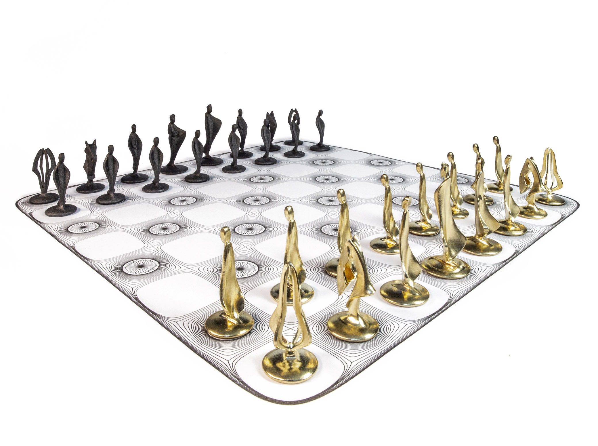 Chess Set — set complet piese 3D printate în alamă și oțel, unghi frontal